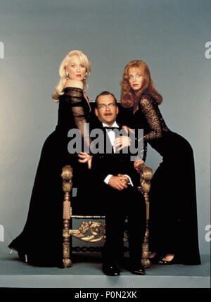 Original Film Title: DEATH BECOMES HER.  English Title: DEATH BECOMES HER.  Film Director: ROBERT ZEMECKIS.  Year: 1992.  Stars: BRUCE WILLIS; MERYL STREEP; GOLDIE HAWN. Credit: UNIVERSAL PICTURES / Album Stock Photo