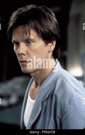 Original Film Title: HOLLOW MAN.  English Title: HOLLOW MAN.  Film Director: PAUL VERHOEVEN.  Year: 2000.  Stars: KEVIN BACON. Credit: COLUMBIA PICTURES / VAUGHAN, STEPHEN / Album Stock Photo