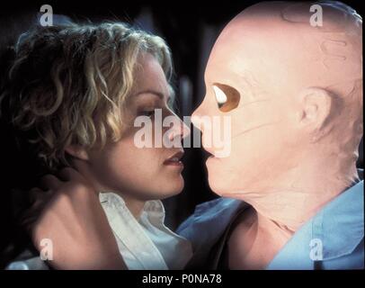 Original Film Title: HOLLOW MAN.  English Title: HOLLOW MAN.  Film Director: PAUL VERHOEVEN.  Year: 2000.  Stars: ELISABETH SHUE. Credit: COLUMBIA PICTURES / Album Stock Photo