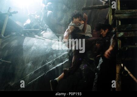 Original Film Title: ONG-BAK.  English Title: ONG-BAK: MUAY THAI WARRIOR.  Film Director: PRACHYA PINKAEW.  Year: 2003. Credit: SAHAMONGKOLFILM / Album Stock Photo