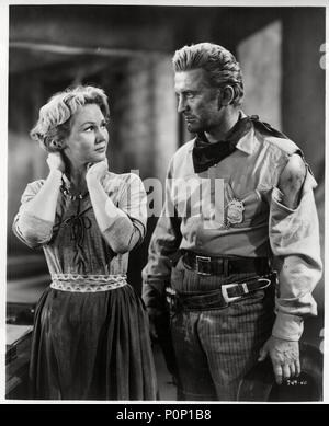 VIRGINIA MAYO, KIRK DOUGLAS, ALONG THE GREAT DIVIDE, 1951 Stock Photo ...