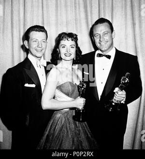 Description: 26th Academy Awards (1954). Donna Reed, best actress in a supporting role for 'From Here to Eternety'. William holden, best actor for 'Stalag 17'. Donald O'Connor accompanies them..  Year: 1954.  Stars: DONALD O'CONNOR; DONNA REED; WILLIAM HOLDEN. Stock Photo