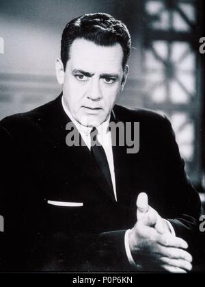 Original Film Title: PERRY MASON.  English Title: PERRY MASON.  Film Director: LASZLO BENEDEK; EARL BELLAMY.  Year: 1957.  Stars: RAYMOND BURR. Credit: CB FILMS / Album Stock Photo