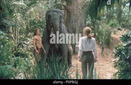 Original Film Title: GEORGE OF THE JUNGLE.  English Title: GEORGE OF THE JUNGLE.  Film Director: SAM WEISMAN.  Year: 1997.  Stars: BRENDAN FRASER; LESLIE MANN. Credit: DISNEY / BLACKBURN, MARSHA / Album Stock Photo