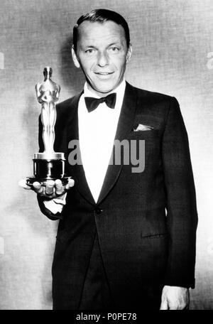 Description: 26th Annual Academy Awards (1954). Frank Sinatra, best actor in a supporting role for 'From Here to Eternety'..  Year: 1954.  Stars: FRANK SINATRA. Stock Photo