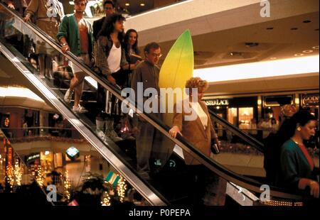 Original Film Title: SCENES FROM A MALL.  English Title: SCENES FROM A MALL.  Film Director: PAUL MAZURSKY.  Year: 1991.  Stars: BETTE MIDLER; WOODY ALLEN. Credit: TOUCHSTONE PICTURES / Album Stock Photo