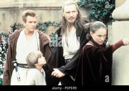 Original Film Title: STAR WARS: EPISODE I-THE PHANTOM MENACE.  English Title: STAR WARS: EPISODE I-THE PHANTOM MENACE.  Film Director: GEORGE LUCAS.  Year: 1999.  Stars: LIAM NEESON; NATALIE PORTMAN; EWAN MCGREGOR; JAKE LLOYD. Credit: LUCAS FILM LTD & TM / HAMSHERE, KEITH / Album Stock Photo