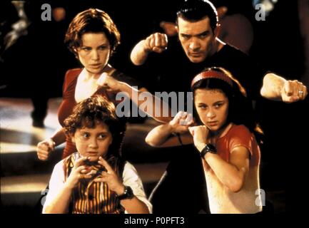 Original Film Title: SPY KIDS.  English Title: SPY KIDS.  Film Director: ROBERT RODRIGUEZ.  Year: 2001.  Stars: ANTONIO BANDERAS; ALEXA VEGA; CARLA GUGINO; DARYL SABARA. Copyright: Editorial inside use only. This is a publicly distributed handout. Access rights only, no license of copyright provided. Mandatory authorization to Visual Icon (www.visual-icon.com) is required for the reproduction of this image. Credit: MIRAMAX / TORRES, RICO / Album Stock Photo