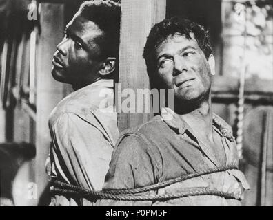 Original Film Title: THE DEFIANT ONES.  English Title: THE DEFIANT ONES.  Film Director: STANLEY KRAMER.  Year: 1958.  Stars: SIDNEY POITIER; TONY CURTIS. Credit: CURTLEIGH PRODUCTIONS / Album Stock Photo