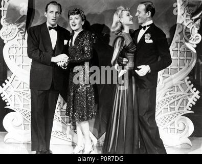 Original Film Title: HOLIDAY INN.  English Title: HOLIDAY INN.  Film Director: MARK SANDRICH.  Year: 1942.  Stars: BING CROSBY; FRED ASTAIRE; MARJORIE REYNOLDS. Credit: PARAMOUNT PICTURES / Album Stock Photo