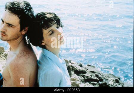 Original Film Title: ALICE ET MARTIN.  English Title: ALICE AND MARTIN.  Film Director: ANDRE TECHINE.  Year: 1998.  Stars: JULIETTE BINOCHE; ALEXIS LORET. Credit: LES FILMS ALAIN SARDE / Album Stock Photo