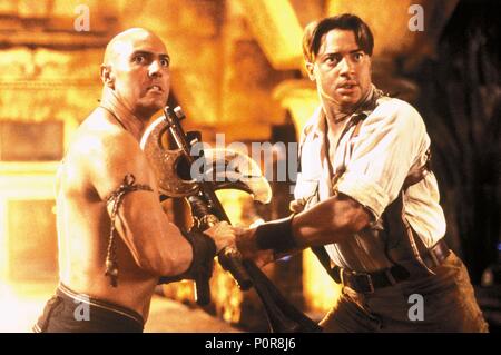 Original Film Title: THE MUMMY RETURNS.  English Title: THE MUMMY RETURNS.  Film Director: STEPHEN SOMMERS.  Year: 2001.  Stars: BRENDAN FRASER; ARNOLD VOSLOO. Credit: UNIVERSAL STUDIOS / HAMSHERE, KEITH / Album Stock Photo