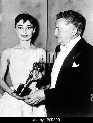 Description: 26th Annual Academy Awards / 1954.   Audrey Hepburn, best actress for 'Roman Holiday'. Jean Hersholt as Oscar Night´s host..  Year: 1954.  Stars: JEAN HERSHOLT; AUDREY HEPBURN. Stock Photo