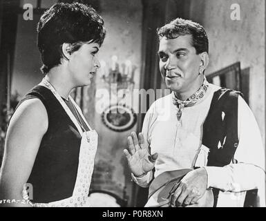 Original Film Title: EXTRA, EL.  English Title: EXTRA, THE.  Film Director: MIGUEL M. DELGADO.  Year: 1962.  Stars: CANTINFLAS. Credit: POSA FILMS, S.A. / Album Stock Photo