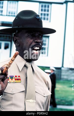 Original Film Title: AN OFFICER AND A GENTLEMAN.  English Title: AN OFFICER AND A GENTLEMAN.  Film Director: TAYLOR HACKFORD.  Year: 1982.  Stars: LOUIS GOSSETT JR. Credit: PARAMOUNT PICTURES / Album Stock Photo