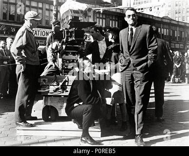 Original Film Title: MIRAGE.  English Title: MIRAGE.  Film Director: EDWARD DMYTRYK.  Year: 1965.  Stars: EDWARD DMYTRYK; GREGORY PECK; DIANE BAKER. Credit: UNIVERSAL INTERNATIONAL / Album Stock Photo