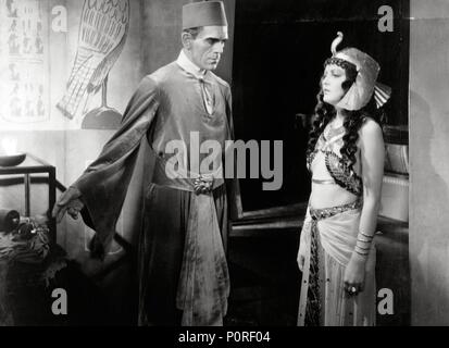 THE MUMMY (1932) BORIS KARLOFF, ZITA JOHANN MUMM 004P Stock Photo - Alamy