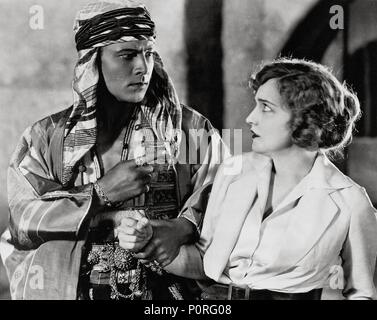 Original Film Title: THE SON OF THE SHEIK.  English Title: THE SON OF THE SHEIK.  Film Director: GEORGE FITZMAURICE.  Year: 1926.  Stars: RUDOLPH VALENTINO; VILMA BANKY. Credit: UNITED ARTISTS / Album Stock Photo