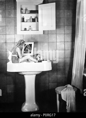 Original Film Title: OPEN WATER 2: ADRIFT. English Title: OPEN WATER 2