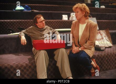 Original Film Title: SCENES FROM A MALL.  English Title: SCENES FROM A MALL.  Film Director: PAUL MAZURSKY.  Year: 1991.  Stars: BETTE MIDLER; WOODY ALLEN. Credit: TOUCHSTONE PICTURES / Album Stock Photo