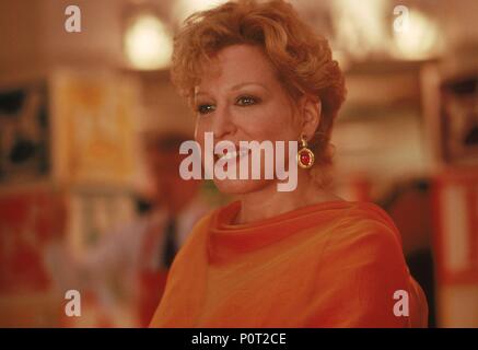 Original Film Title: SCENES FROM A MALL.  English Title: SCENES FROM A MALL.  Film Director: PAUL MAZURSKY.  Year: 1991.  Stars: BETTE MIDLER. Credit: TOUCHSTONE PICTURES / Album Stock Photo