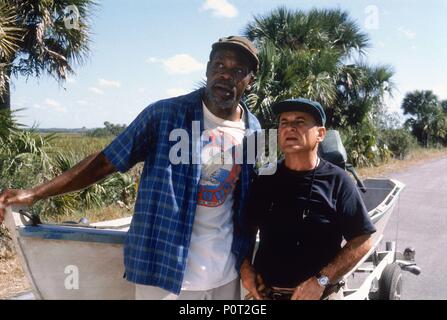 Original Film Title: GONE FISHIN'.  English Title: GONE FISHIN'.  Film Director: CHRISTOPHER CAIN.  Year: 1997.  Stars: DANNY GLOVER; JOE PESCI. Credit: HOLLYWOOD PICTURES / Album Stock Photo