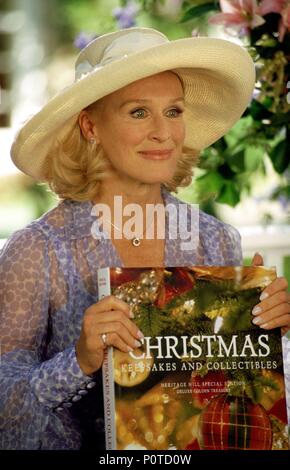 Original Film Title: THE STEPFORD WIVES.  English Title: THE STEPFORD WIVES.  Film Director: FRANK OZ.  Year: 2004.  Stars: GLENN CLOSE. Credit: DREAMWORKS/PARAMOUNT PICTURES / Album Stock Photo