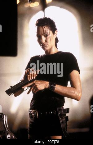 Tomb Raider Angelina Jolie © 2001 Paramount Stock Photo - Alamy