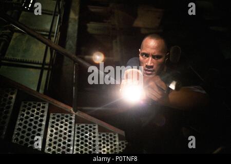 Original Film Title: WALKING TALL.  English Title: WALKING TALL.  Film Director: KEVIN BRAY.  Year: 2004.  Stars: THE ROCK. Credit: METRO GOLDWYN MAYER / AKESTER, BOB / Album Stock Photo