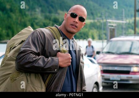 Original Film Title: WALKING TALL.  English Title: WALKING TALL.  Film Director: KEVIN BRAY.  Year: 2004.  Stars: THE ROCK. Credit: METRO GOLDWYN MAYER / AKESTER, BOB / Album Stock Photo