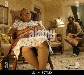 Original Film Title: THE LADYKILLERS.  English Title: THE LADYKILLERS.  Film Director: ETHAN COEN; JOEL COEN.  Year: 2004.  Stars: MARLON WAYANS; IRMA P. HALL. Credit: TOUCHSTONE PICTURES/JACOBSON COMPANY / Album Stock Photo