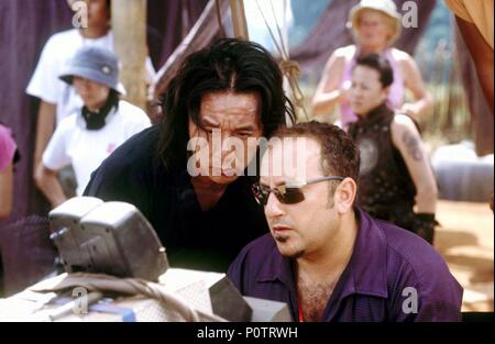 Original Film Title: AROUND THE WORLD IN 80 DAYS.  English Title: 2004AROUND THE WORLD IN 80 DAYS.  Film Director: FRANK CORACI.  Year: 2004.  Stars: JACKIE CHAN; FRANK CORACI. Credit: BUENA VISTA / APPLEBY, DAVID / Album Stock Photo