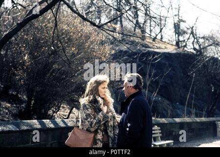 Original Film Title: NETWORK.  English Title: NETWORK.  Film Director: SIDNEY LUMET.  Year: 1976.  Stars: FAYE DUNAWAY; WILLIAM HOLDEN. Credit: UNITED ARTISTS / Album Stock Photo