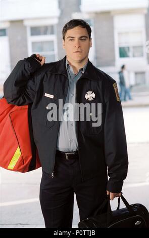 Original Film Title: LADDER 49.  English Title: LADDER 49.  Film Director: JAY RUSSELL.  Year: 2004.  Stars: JOAQUIN PHOENIX. Credit: TOUCHSTONE PICTURES / Album Stock Photo