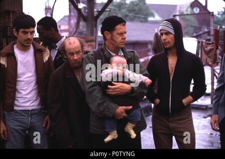 Original Film Title: WELCOME TO COLLINWOOD.  English Title: WELCOME TO COLLINWOOD.  Film Director: ANTHONY RUSSO.  Year: 2002.  Stars: WILLIAM H. MACY; ISAIAH WASHINGTON; MICHAEL JETER. Credit: WARNER BROS. PICTURES / Album Stock Photo