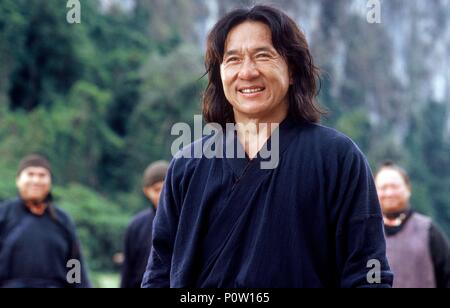 Original Film Title: AROUND THE WORLD IN 80 DAYS.  English Title: 2004AROUND THE WORLD IN 80 DAYS.  Film Director: FRANK CORACI.  Year: 2004.  Stars: JACKIE CHAN. Credit: BUENA VISTA / Album Stock Photo