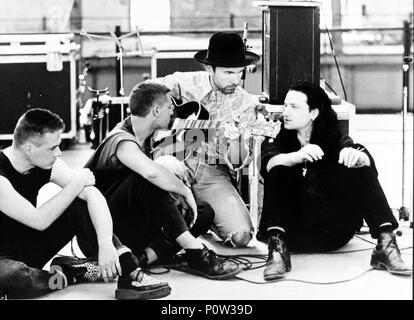 Original Film Title: U2: RATTLE AND HUM.  English Title: U2: RATTLE AND HUM.  Film Director: PHIL JOANOU.  Year: 1988.  Stars: LARRY MULLEN; ADAM CLAYTON; BONO; THE EDGE. Credit: PARAMOUNT PICTURES / Album Stock Photo
