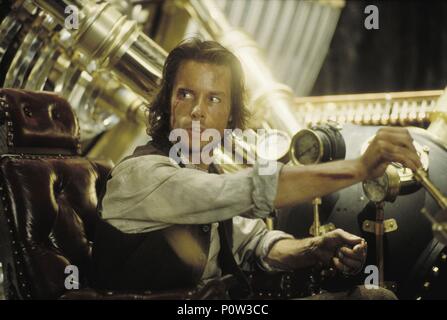 Original Film Title: THE TIME MACHINE.  English Title: THE TIME MACHINE.  Film Director: SIMON WELLS.  Year: 2002.  Stars: GUY PEARCE. Credit: DREAMWORKS SKG/WARNER BROS / Album Stock Photo