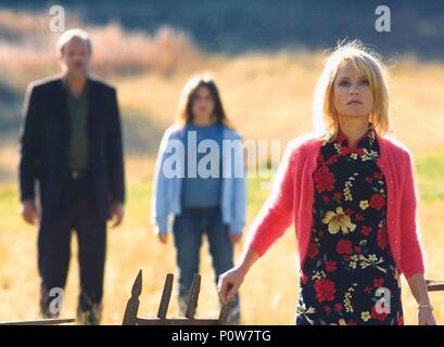 Original Film Title: LA VIE PROMISE.  English Title: GHOST RIVER.  Film Director: OLIVIER DAHAN.  Year: 2002.  Stars: ISABELLE HUPPERT. Credit: BAC FILMS / Album Stock Photo