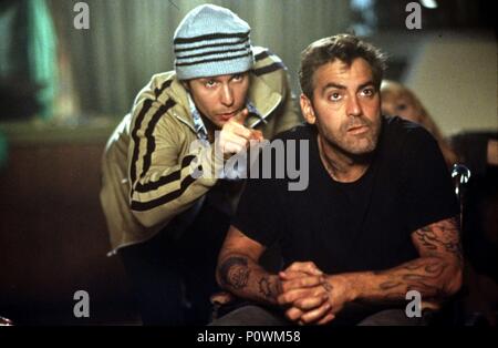 Original Film Title: WELCOME TO COLLINWOOD.  English Title: WELCOME TO COLLINWOOD.  Film Director: ANTHONY RUSSO.  Year: 2002.  Stars: GEORGE CLOONEY; SAM ROCKWELL. Credit: WARNER BROS. PICTURES / Album Stock Photo