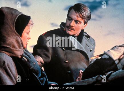 Original Film Title: DOCTOR ZHIVAGO. English Title: DOCTOR ZHIVAGO. Film  Director: DAVID LEAN. Year: 1965. Stars: JULIE CHRISTIE; OMAR SHARIF.  Credit: CARLO PONTI/MGM / Album Stock Photo - Alamy