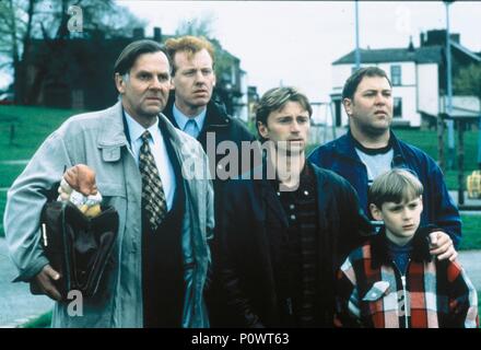 Original Film Title: FULL MONTY.  English Title: FULL MONTY.  Film Director: PETER CATTANEO.  Year: 1997.  Stars: TOM WILKINSON; ROBERT CARLYLE; MARK ADDY; STEVE HUISON; WILLIAM SNAPE. Credit: FOX SEARCHLIGHT PICTURES / Album Stock Photo