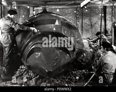 Original Film Title: QUATERMASS AND THE PIT.  English Title: FIVE MILLION YEARS TO EARTH.  Film Director: ROY WARD BAKER.  Year: 1967. Credit: HAMMER / Album Stock Photo