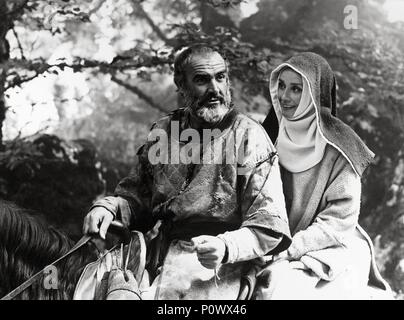 Original Film Title: ROBIN AND MARIAN.  English Title: ROBIN AND MARIAN.  Film Director: RICHARD LESTER.  Year: 1976.  Stars: SEAN CONNERY; AUDREY HEPBURN. Credit: COLUMBIA PICTURES / Album Stock Photo