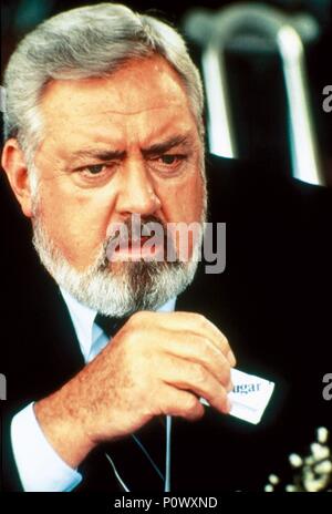 Original Film Title: PERRY MASON: CASE OF THE LADY IN THE LAKE-TV.  English Title: PERRY MASON: CASE OF THE LADY IN THE LAKE-TV.  Film Director: RON SATLOF.  Year: 1988.  Stars: RAYMOND BURR. Credit: VIACOM PICTURES / Album Stock Photo