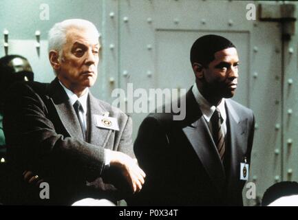 Original Film Title: FALLEN.  English Title: FALLEN.  Film Director: GREGORY HOBLIT.  Year: 1998.  Stars: DONALD SUTHERLAND; DENZEL WASHINGTON. Credit: WARNER BROTHERS / Album Stock Photo