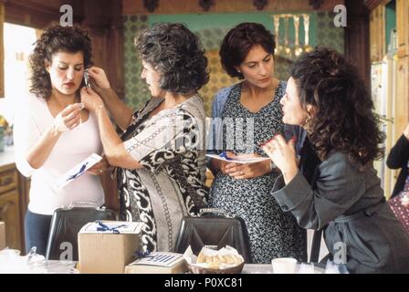 Original Film Title: MY BIG FAT GREEK WEDDING.  English Title: MY BIG FAT GREEK WEDDING.  Film Director: JOEL ZWICK.  Year: 2002.  Stars: LAINIE KAZAN; NIA VARDALOS. Credit: IFC FILMS / Album Stock Photo