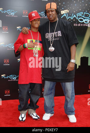 Lil Romeo and dad Master P arriving at the BET Awards at the Shrine Auditorium  In Los Angeles. . June 27, 2006.          -            25 LilRomeo  MasterP66.jpg25 LilRomeo  MasterP66  Event in Hollywood Life - California, Red Carpet Event, USA, Film Industry, Celebrities, Photography, Bestof, Arts Culture and Entertainment, Topix Celebrities fashion, Best of, Hollywood Life, Event in Hollywood Life - California, Red Carpet and backstage, ,Arts Culture and Entertainment, Photography,    inquiry tsuni@Gamma-USA.com ,  Music celebrities, Musician, Music Group, 2000 to 2009 Stock Photo