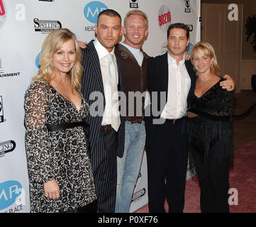 The cast of BH 90210, Jennie Garth, Brian Austin Green, Ian Ziering Jason Priestley and Gabrielle Carteris posing at the Beverly Hills 90210 and Melrose Place DVD Release Party at the Beverly Hilton in Los Angeles.            -            BH 90210 cast-064.jpgBH 90210 cast-064  Event in Hollywood Life - California, Red Carpet Event, USA, Film Industry, Celebrities, Photography, Bestof, Arts Culture and Entertainment, Topix Celebrities fashion, Best of, Hollywood Life, Event in Hollywood Life - California, Red Carpet and backstage, ,Arts Culture and Entertainment, Photography,    inquiry tsuni@ Stock Photo
