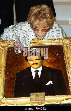 Jeanne Cooper cutting the cake  for Eric Braeden who celebrates The 25th Year on the Set of the Young & Restless at CBS Studio in Los Angeles. February 1, 2005.  07 CooperJeanne Red Carpet Event, Vertical, USA, Film Industry, Celebrities,  Photography, Bestof, Arts Culture and Entertainment, Topix Celebrities fashion /  Vertical, Best of, Event in Hollywood Life - California,  Red Carpet and backstage, USA, Film Industry, Celebrities,  movie celebrities, TV celebrities, Music celebrities, Photography, Bestof, Arts Culture and Entertainment,  Topix, vertical, one person,, from the years , 2003  Stock Photo